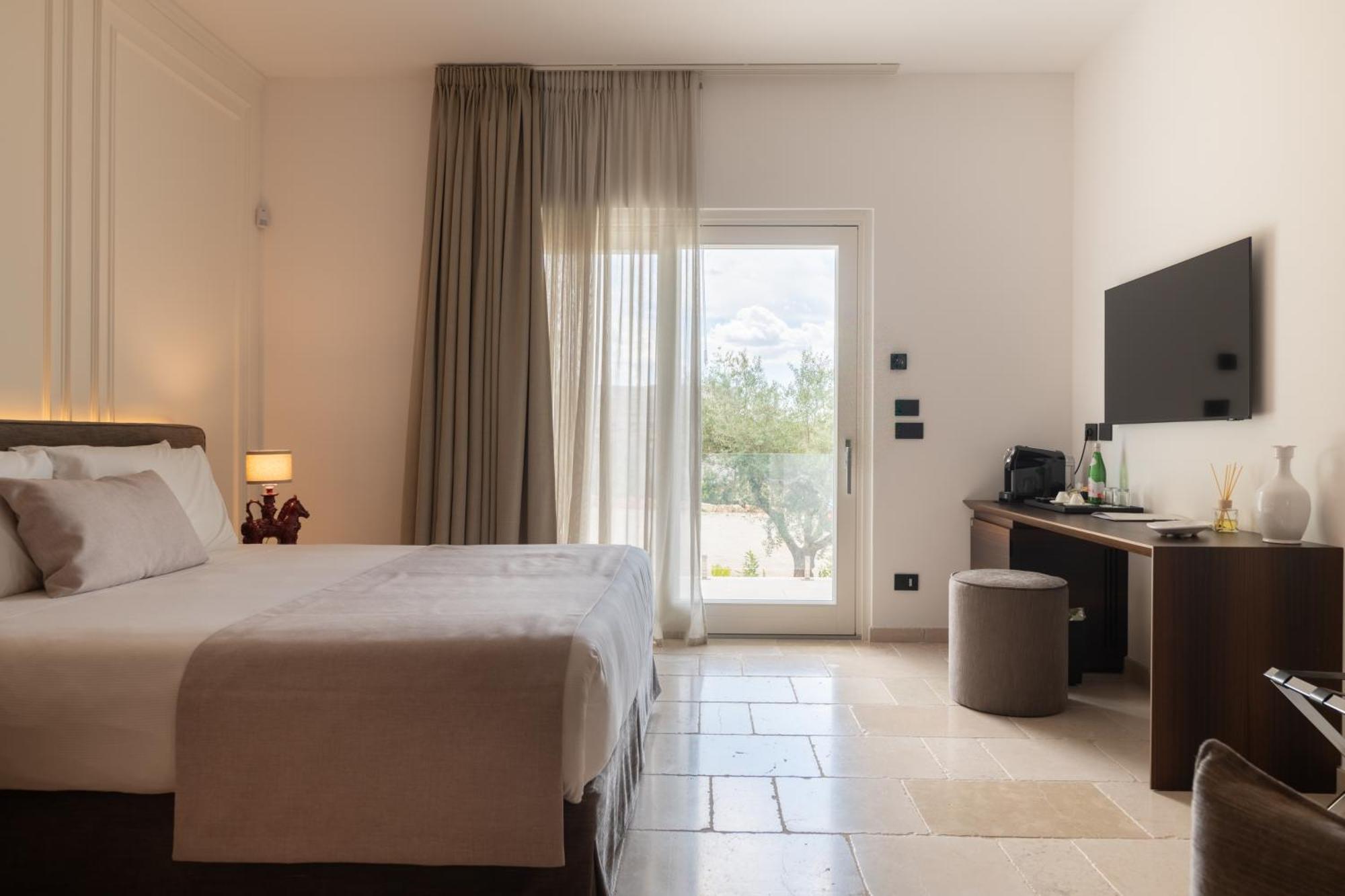 Essenza Relais Contemporaneo Bed and Breakfast Cisternino Eksteriør billede