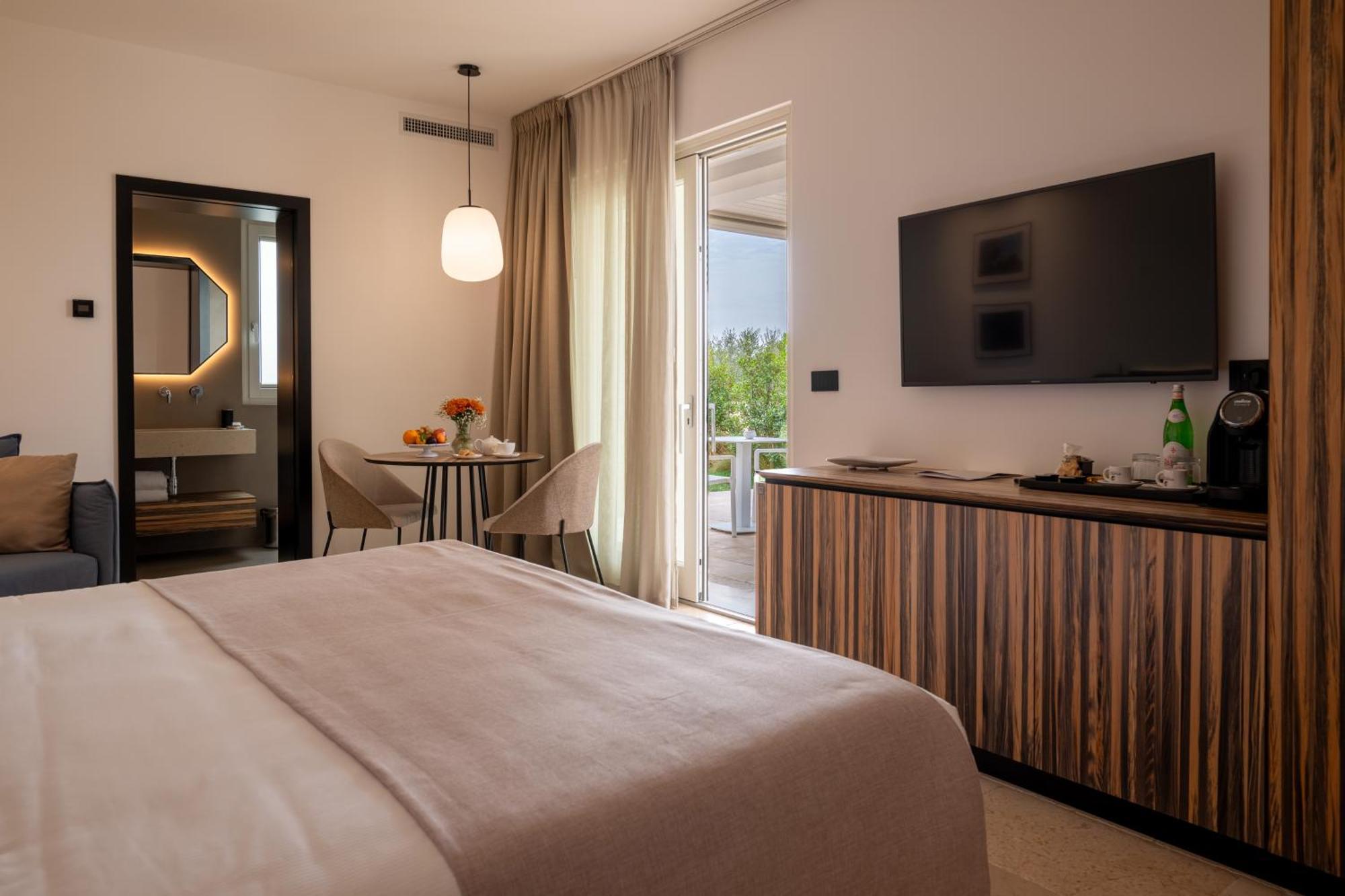 Essenza Relais Contemporaneo Bed and Breakfast Cisternino Eksteriør billede